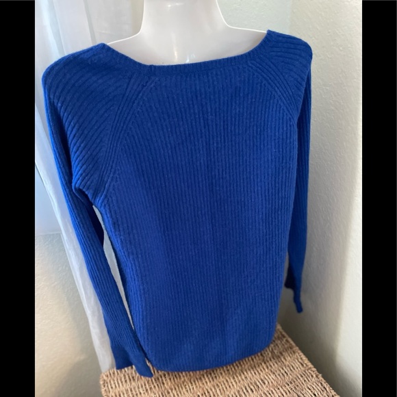 Neiman Marcus blue cashmere sweater small - Picture 2 of 10